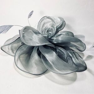 Elegant Fascinator Gray Silver Decorative Clip Headpiece Feathers Bow Netting